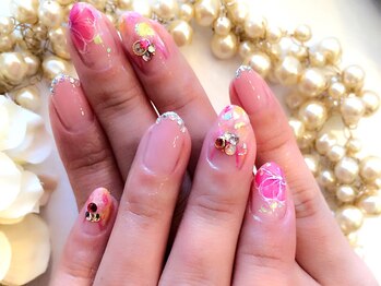フローラ(Flora)の写真/自由自在なデザイン力！あなたの理想を詰め込んだ周りと被らないオンリーワンネイルを♪持込アートもOK◎