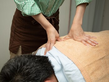 リラクゼーションサロン フレヒード(Frehead)の写真/肩こりにお悩みのママさん必見！首のお疲れと腕の疲れもケア◎癒やしの時間でリフレッシュ♪