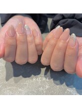 リッシュ(RICHE)/ポイントラメのシンプルネイル