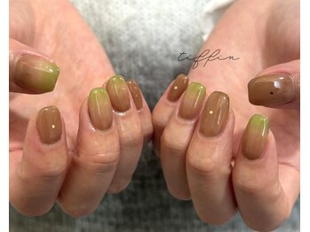 ネイルサロン ティフィン(tiffin)の写真/《オフ＆ケア込》派手なデザインができない方にピッタリ＊シンプルでも様々なシーンで映える指先へ♪