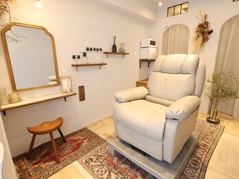 アイラッシュサロンボニー(eyelash salon Bonnie)の写真/【烏丸駅近く♪完全個室のまつげ&眉毛サロン】落ち着いた空間でリラックスしながら目元美しくしませんか?