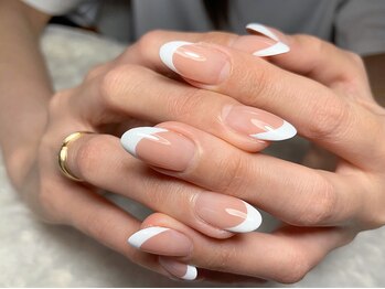 サロンドフォーエイチ(salon de 4H)/王道シンプル白フレンチ！