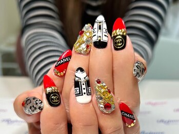 リップとお洋服がリアルなネイル