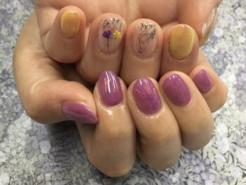 イビズ 新宿店(eviz)/ちぐはぐ 押し花ネイル