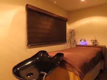 ナチュラルーム エイト(NATURAROOM eight)/ヘッドスパ施術ベッド