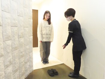ゲリール デ シュー(Guerir de shu)/施術ルームへご案内