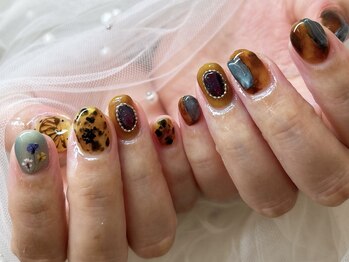 ワンハンドレッドプラス(100+)/個性派ネイル