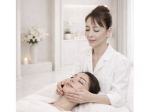 敏感肌でも対応しやすいオリジナル化粧品を使った特殊ハンド技術