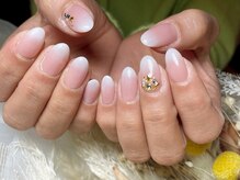 サロンドフォーエイチ(salon de 4H)/冬はやっぱり白グラデーション！