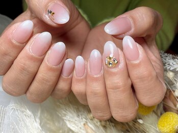 サロンドフォーエイチ(salon de 4H)/冬はやっぱり白グラデーション！