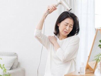 整骨院 壱の写真/ドライヤーや着替え、洗濯物を干す動作で肩が痛くてツラい方へ。再び自由に動かせる肩を目指しませんか？