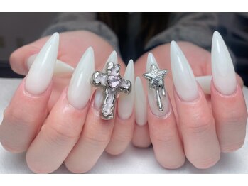 メオネイル(MEO NAIL)/チップ長出し+パーツ2個