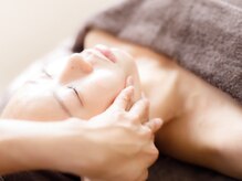 すっぴん美肌研究所梅田本店【医療提携/毛穴改善/肌質改善/クリスティーナ正規店】の雰囲気（リンパの流れを促進し、すっきりとしたフェイスラインに♪）