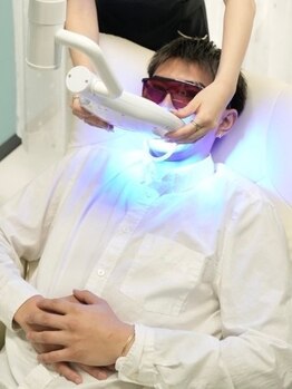 ホワイトニングショップ 西日暮里店の写真/《男性大歓迎》日常のケアでは難しい着色汚れにアプローチ☆圧倒的効果を実感×丁寧な接客で納得の結果！