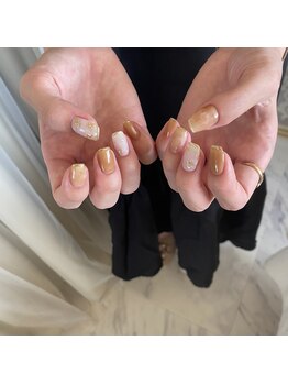 ぷっくり小花ニュアンスネイル