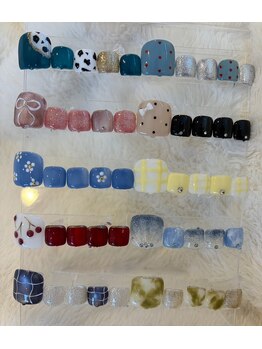 カラーズ荻窪 ネイルラウンジ(Colors Ogikubo Nail Lounge)の写真/足元からおしゃれに彩る♪これから人気なフットネイル！10種類の定額デザインで、あなただけの指先を演出！