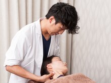 ヤマモト 表参道院(YAMAMOTO)/施術風景　ガチガチの首に