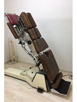 大久保接骨院/カイロプラクティック用ベッド