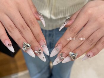 リンドネイル バイ モカ アンド ララ(Lind nail by moca and LaLa)の写真/【大好評★長さ出し10本+つけ放題コース¥11000】指先をキレイに魅せる上品なフォルムで周りと差をつけて♪