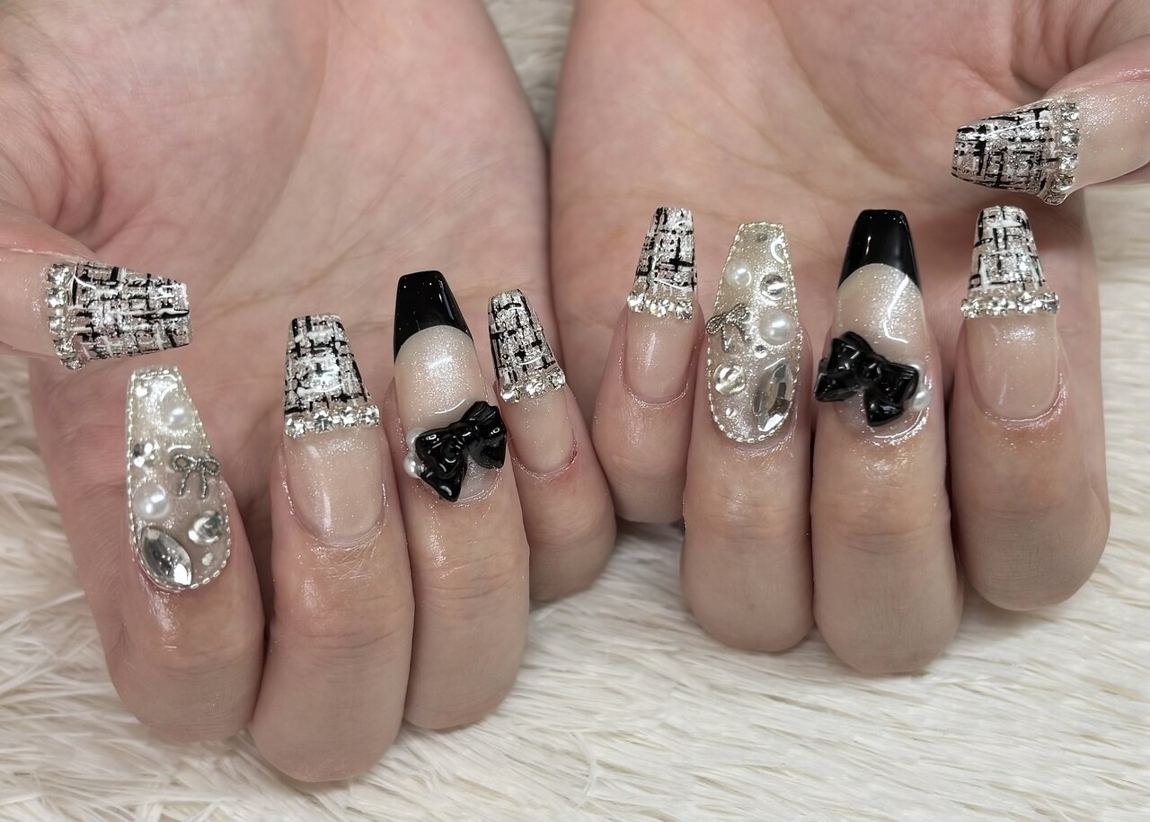 2025年-2026年冬トレンド】ブラック ツイードのネイルデザイン集｜人気