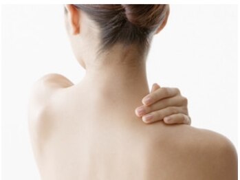 エッセンシャル(Essential)/首の不調は全員共通のお悩み