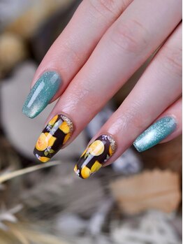 リネイル(Re:nail)の写真/ニュアンスやフラワー、天然石ネイルなどシールを使用しない唯一無二の繊細なアートが楽しめます◎