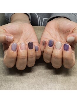 シルニー リム(Silny rim)/アシンメトリーニュアンスネイル