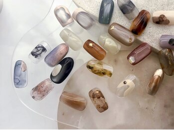 エムディーエーネイル(M.D.A NAiL)の写真/【ウィンターコレクション☆オフ込】キラキラ輝く指先に！冬映えネイルでお洒落上級者♪