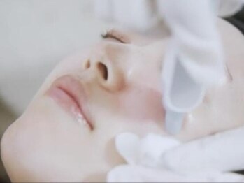 アンドミー(&me)の写真/毛穴の黒ずみ・ゴワつき・ザラつきを徹底改善！ハイドラで毛穴を引き締め透明感のあるクリアな素肌美人へ◎