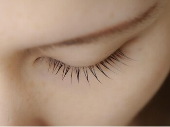 アミ バイ グランジュテ(AMI by grandjete)の写真/ナチュラル派の方に◎自まつ毛を最大限に活かした施術で、自まつ毛が伸びたような上品な仕上がりに大満足★