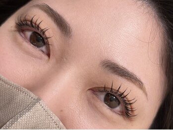 ロマンティックカラー(Romantic color)の写真/持続力抜群!最新技術『&healthy』導入!マツエク×パーマで根元から一体化した理想のボリュームeyeへ♪