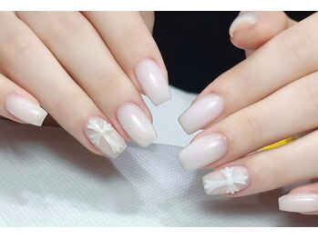 センシー ネイル スタジオ(Sensy Nail Studio)/シアーホワイトのクロム風ネイル
