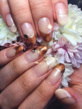 キャプラスネイル ミュウ(CAPLUS NAIL Mew)/べっ甲柄フレンチネイル