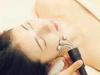 エステサロン アールスタイル(R-style)の写真/結果重視の方にオススメ【テラボーラー＋RF¥9,200】ぼやけた輪郭をキュッと引き締め,憧れの小顔へ★