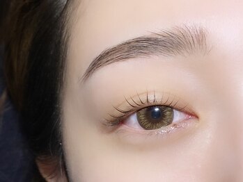 トゥリープ ネイルズ(Tureep Nails)の写真/【立体的な垢抜け眉毛◎】立体的な美眉になれる"ハリウッドブロウリフト"で平行眉～アーチ眉まで自由自在★