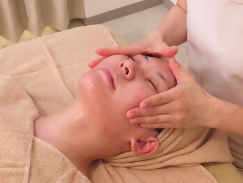 サロンニコ(salon Nico)の写真/【駐車場有/南平岸3分】TVでも注目！30才から本格小顔コルギ『美肌顔筋膜リリース』痛気持ち良いがクセに♪