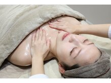 ダリア(Dahlia)/デコルテマッサージ