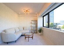 ザ アロマ スパ 青山(THE AROMA SPA AOYAMA)/広々とした受付スペース