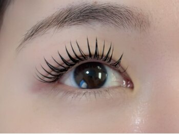 eyelash salon NIL [LEDマツエク/フラットラッシュ/まつげパーマ/ボリュームラッシュ]の写真/高技術×持続力の高さに定評あり★【ボリュームラッシュ200本¥7100】豊富な知識と提案力で理想の目元に＊