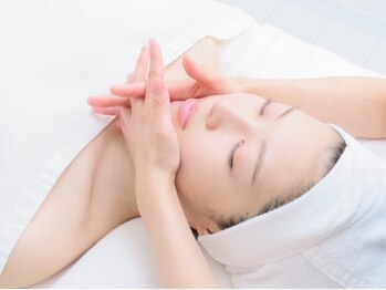 ビバ(VIVA)の写真/老廃物の滞り/リンパの流れの悪さでの顔の肥大化/たるみをケア！頭から引き上げ引き締まったフェイスライン