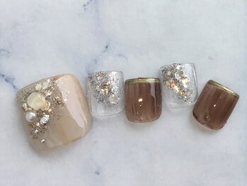 ホームネイルサロン 戸田 ミハ フルーラ(Home Nail Salon Mija Flura)の写真/ネイルケア&足裏角質ケア!自然な仕上がりのシェラック取扱店♪流行&夏を先取り◎お洒落な足元へ…♪