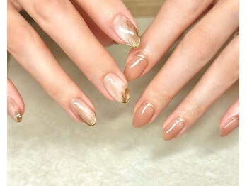 大人可愛いニュアンスネイル