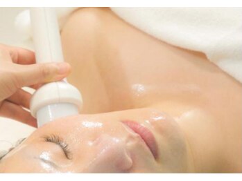 ヴィーヴォ ラ ボーテ 高槻店(VIVO La Beaute)の写真/成長因子の３GF美容液をエレクトロポレーションで導入。お肌が中から潤う♪シェービング後でより艶肌に
