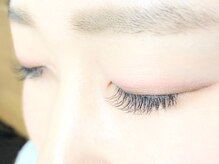 ラズル ダズル(RAZZLE DAZZLE)/自然まつ毛で女性らいしさを♪