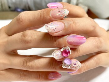 サロンドフォーエイチ(salon de 4H)/輝きたっぷり！ビジューネイル！