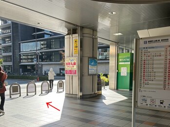 プラチナムドール 二条店(PLATINUMDOLL)/改札を出て左折します。