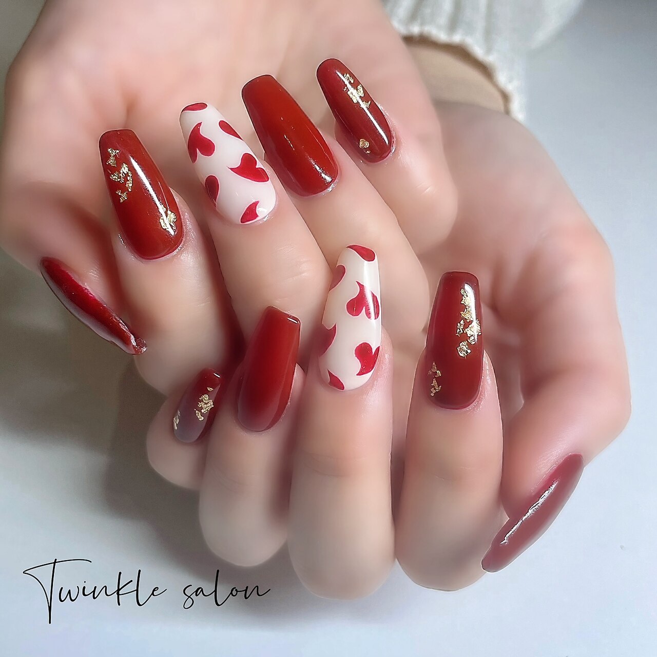 2026年冬トレンド】ボルドー ハートのネイルデザイン集｜人気順｜5