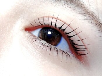 ビーケーアイラッシュ 高宮(BK-EYELASH)の写真/<軽さと柔らかさが話題のフラットラッシュが大人気>ボリュームを出したい方必見◎お顔の印象アップデート！