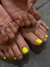 モアネイルズ(MORE-NAILS)/手足同時施術