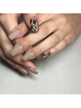 マットと艶のアシメデザイン